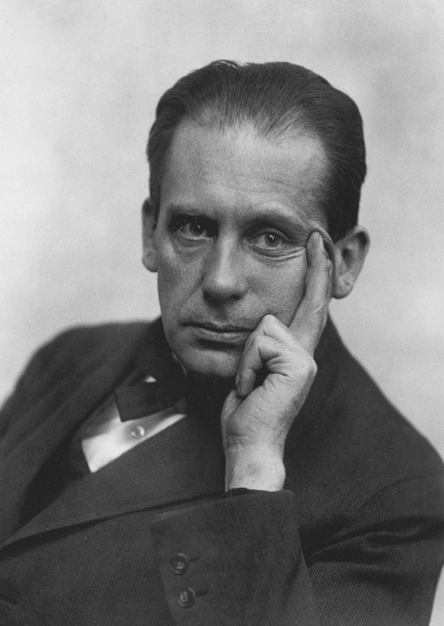 Der_Architekt_Walter_Gropius,_Begründer_des_Staatlichen_Bauhauses_Weimar,_um_1919