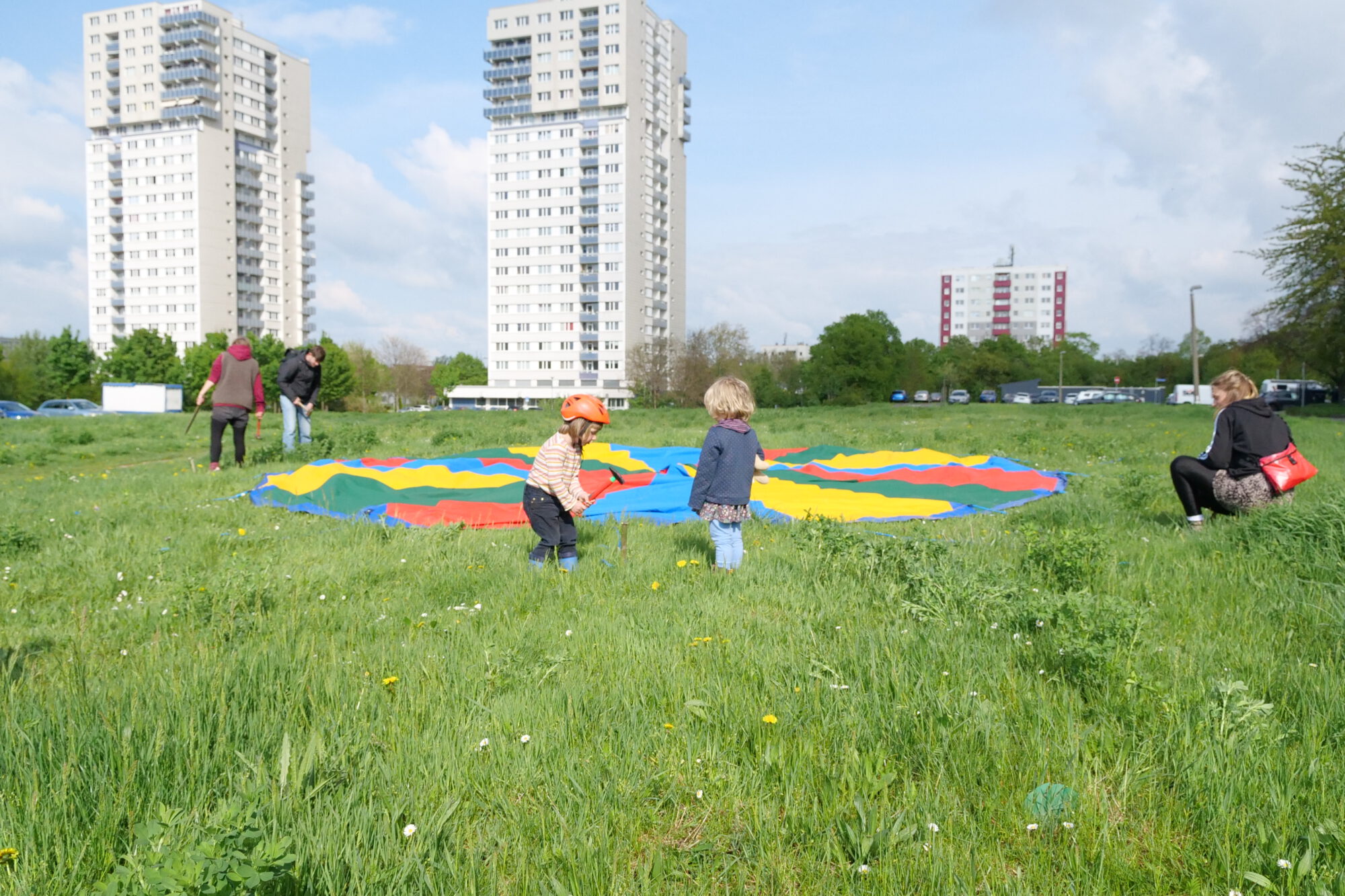 Kinder am Niedersachsenplatz in Halle-Neustadt