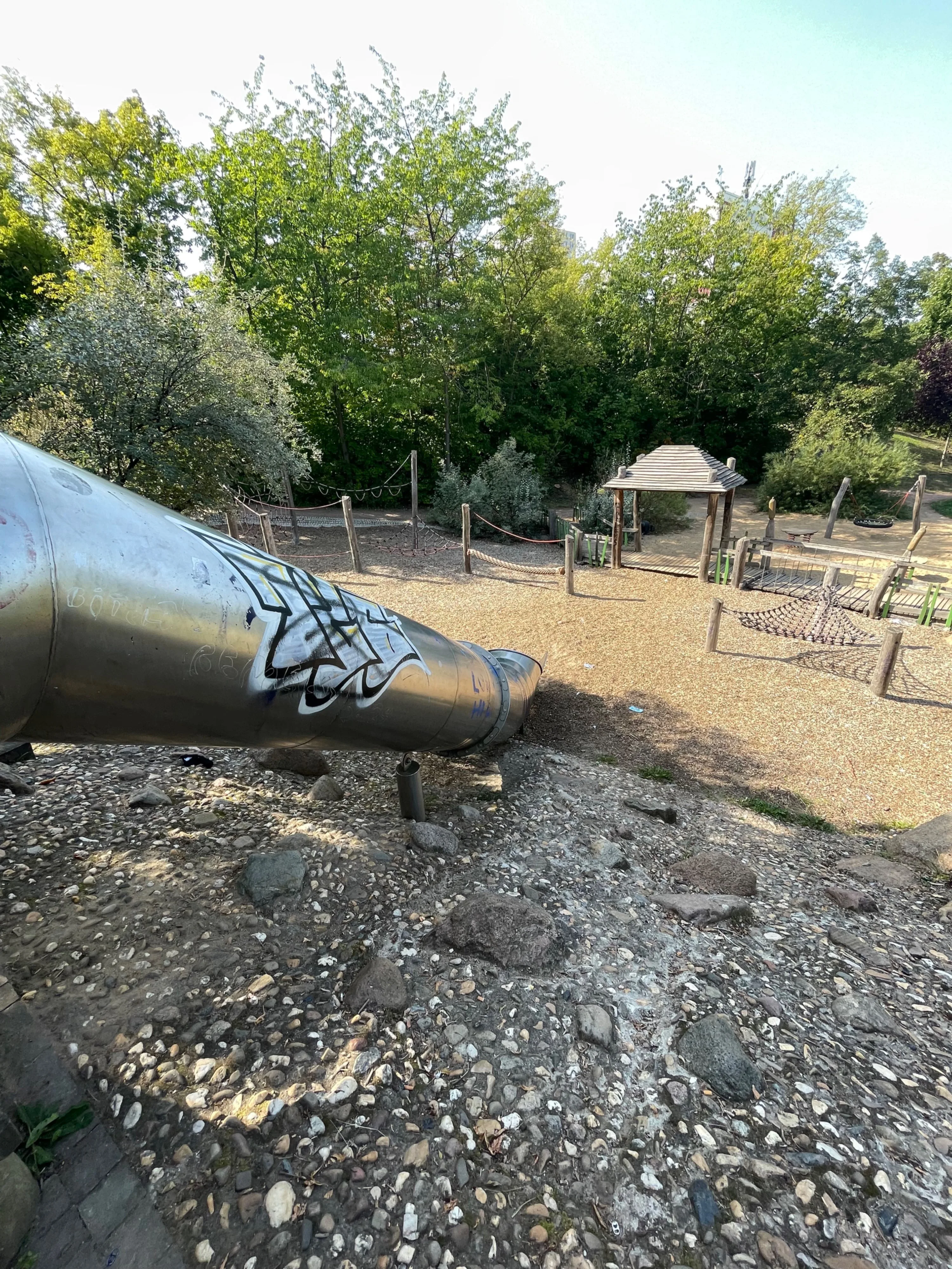 Spielplatz am kleinen Teich